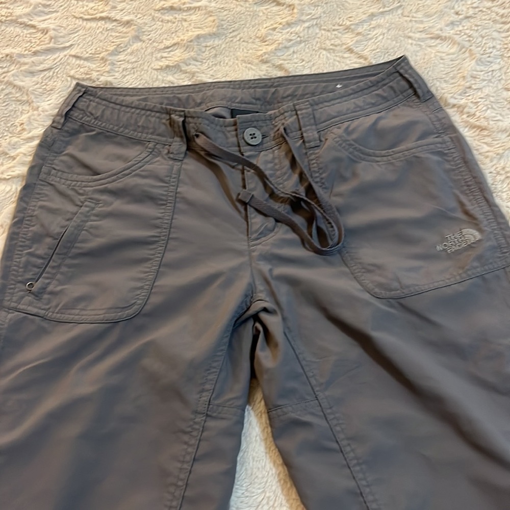 The North Face Lightweight Gray Cargo  Roll Up Into Capris Pants Size  4 - Picture 3 of 10
